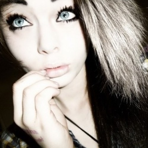 DrawnToYourHate's profile picture. This here's Aisling and shes great okay. Her diet consists of sugar, spice, and everything nice. Follow her or suffer my wrath ok xoxo - @h0tels0ap