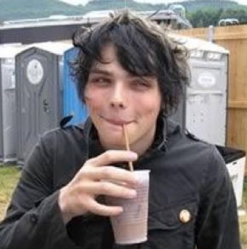 ☠︎Gerard Way of 🏚️twt☠︎