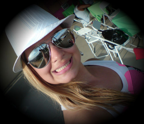 Sou uma pessoa super feliz, meu Deus é muito grande e está sempre comigo!