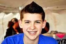 waddup?hi.....i'm a directioner,ICONiac,sister,
daughter,cousin,so FOLLOW ME AND NOT......