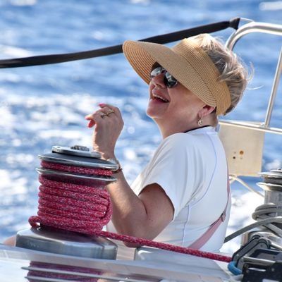 61 J jung, im RL Bürotussi - Achtung #trashTV Gefahr, Star Wars Fan, Line Dancer, 'linksgrünversifft' u vieles mehr ;) based in 🇨🇭
http://Debbie-zh.bsky.socia