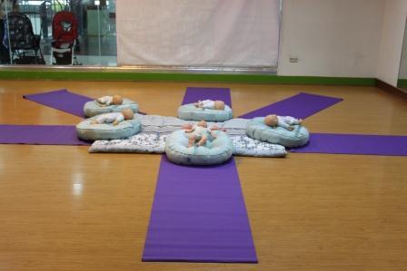 The classes are highly interactive.Personal support is provided to you & your baby as Dr. Lyn Malinit demonstrates and guides you through IAIM massage strokes.