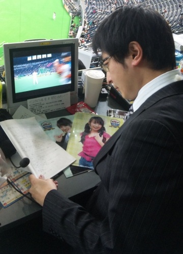 北海道STVラジオの番組です☆ 毎週土曜23:30~24:00!パーソナリティーはSTVアナウンサーの藤井孝太郎。 内容はアニメやゲームなどなど『ヲタク道』を幅広く突き進む番組…のはずです。藤井孝太郎の性格を一言で言えば真面目・誠実・実直。画像は野球実況に真摯に取り組む藤井の姿。