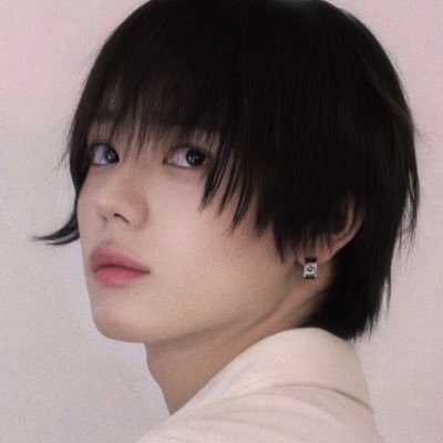 ۫