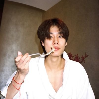 sah⁷୨ৎ | ₊˚peach and me ⚢