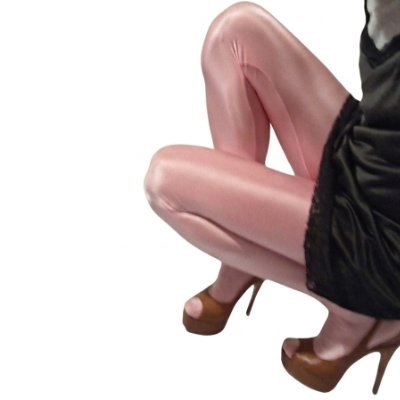 Amante della lingerie, intimo raffinato, lycra e spandex. Voglioso di soddisfare amici ben dotati.