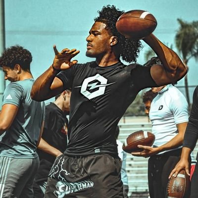 Elijah McDaniel • 6'0 200lb • Dual-threat Qb • Class of 2028 •