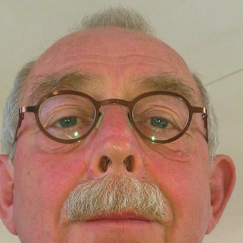 presentator Hofstreek radio politiek, vroeger Project Kunstwerk Diepenheim en finance controller in bedrijfsleven.