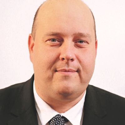 Radní Prahy 12 pro investice a hospoďářskou správu. Hobby investor, včelař a lyžař.