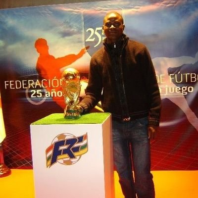 Helping young footballers go pro ⚽🌍
Daily tips | Trials | Exposure
Learn how to play abroad.
Entrepreneur/Affiliate marketing. 
Hala Madrid! Chelsea fan.