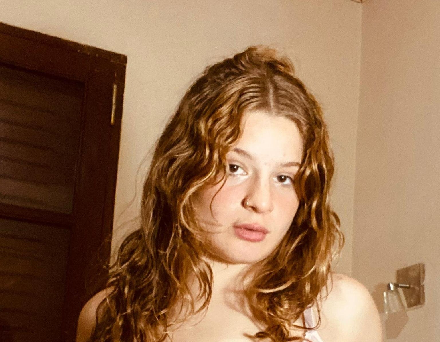 dreamy eyes, anxious mind 👀 follow back