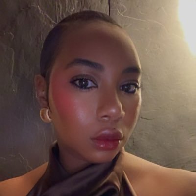 New account same me. Curator, Writer and lover of beautiful things. If it’s artsy I’m tapped in🥰