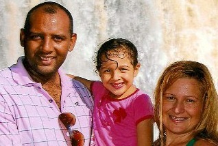 Sou empresario Historiador,sirvo ao Senhor como evangelista na Igreja Assembléia de Deus em Foz do iguaçu.casado com Rosangela e temos uma linda filha Aninha.
