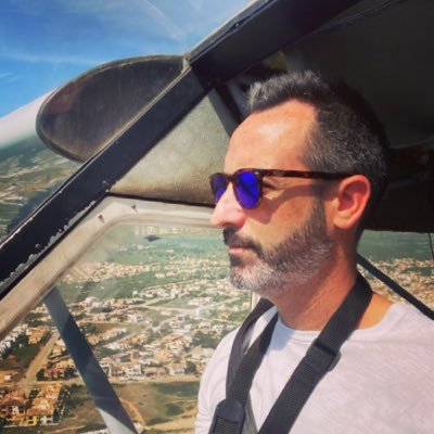 Comunicador con 24 años de experiencia. Me gusta más protestar que informar.        LA GRAN VIDA, IB3 radio.