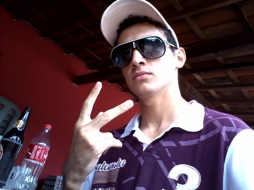 Menino alegre... / e Ninja kkk  q ama Rock ' Roll / Irmão da @Meninna__ma e amiguxo da @jayanneFernand1 e a @Its_girl_fofa /  #Falow XD               LoL