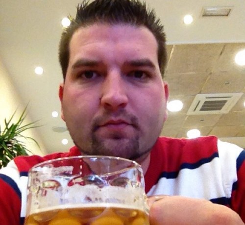 titipaco83's profile picture. 