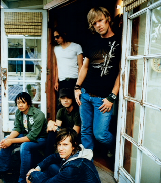 fraseswitchfoot's profile picture. Frases das músicas do switchfoot e relacionados da banda.
Quotes about Switchfoot.
Hey, you can't silence my love!