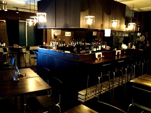 OttoMotto_Wako's profile picture. 埼玉県和光市のＢＡＲ「OTTOMOTTO(オットモット)」です。郵便局近くの二階でひっそり営業中。隠れ家にするつもりはなかったのですが結果的に隠れてます。
月曜日～土曜日
（祝日除く）
24時から5時まで営業。
http://t.co/u4YJnJ0Uwo