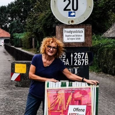 𝐀𝐫𝐭𝐢𝐬𝐭
#ContemporaryArt Blockchain Engineer & Web3 Developer at https://t.co/G9iZCU8paE helping artists unlock new opportunities through NFT & digital ownership