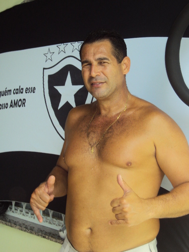 SOU  UM  HOMEM, SINCERO, AMIGO  E  LEAL. AMO MUITO  MINHA  FAMÍLIA  E  MEUS  ANIMAIS  DE  ESTIMAÇÃO, E  ACIMA  DE  TUDO,SOU TEMENTE  Á  DEUS .DEUS É FIEL