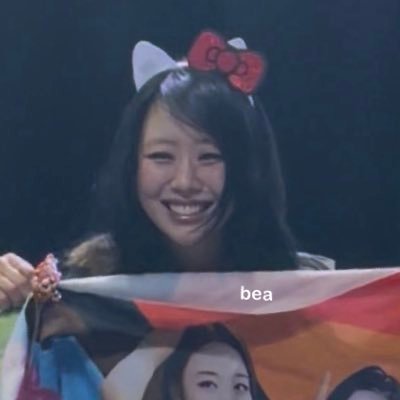 BEA TIROU FOTO COM A YVES