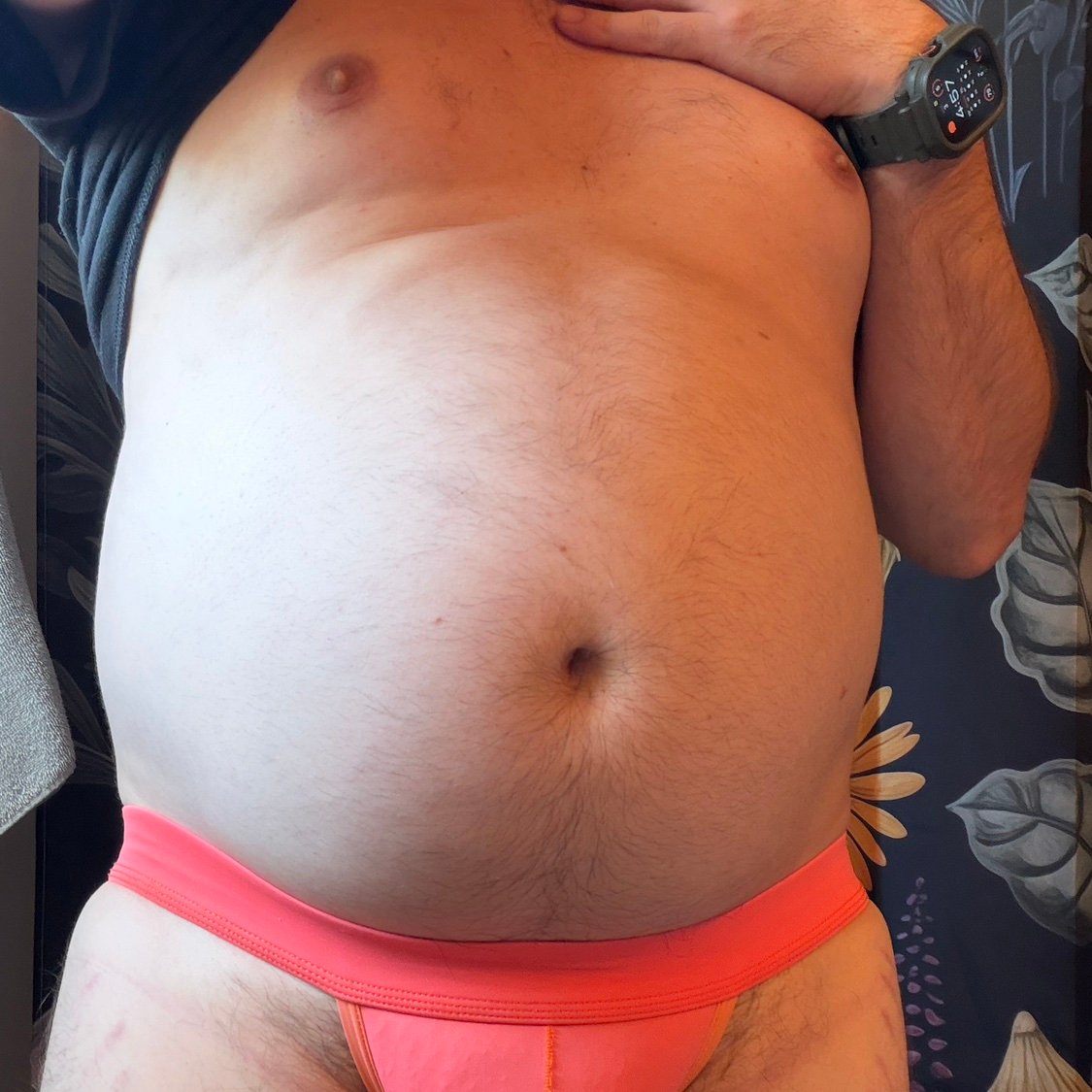 Bisexual married guy into just about everything. Posting OC, and reposting hot stuff.