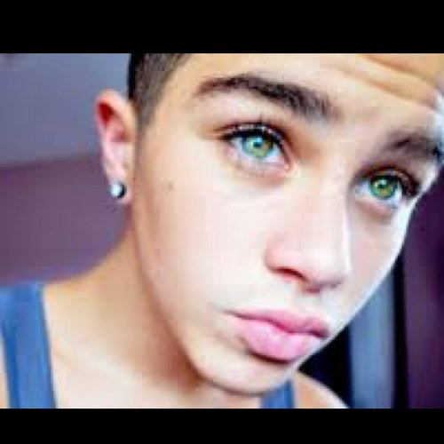 Thomas_Luv's profile picture. im thomas j. im a recent cancer survivor and im happy :) im 17 and i like people not haters