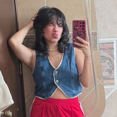 •27•
Is not a phase mom, I'm a romanticist.
