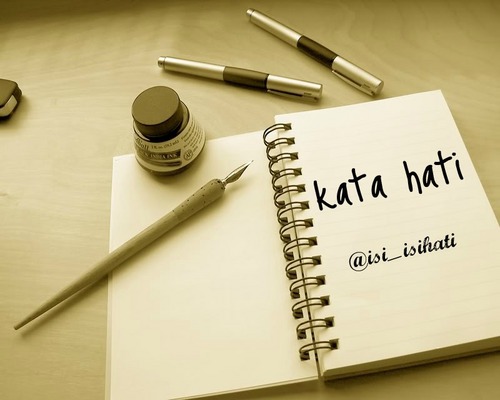 Salah satu hal tersulit dalam hidup adalah ketika kamu harus DIAM sedangkan hatimu begitu ingin mengucapkan sebuah kata.
,inspirasi oleh @baby_nandz