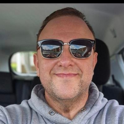 Used to be funny, now I’m just fat!

60% knowledge, 43% bullshit. 

It's good to talk.

YNWA