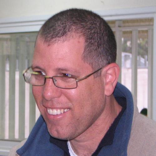 Project management professional, management consultant, MBA, married to Noa and a father of 3 kids.