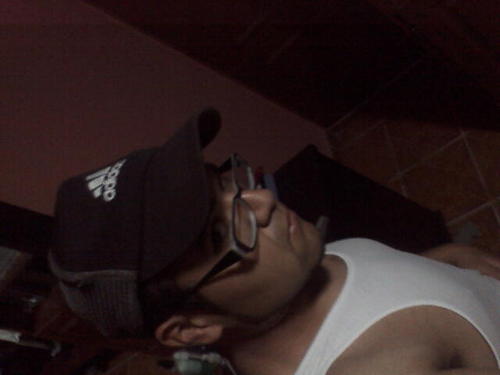 elparisvargas's profile picture. Cantando voy por la vida
nomas recoriendo el mundo
si quieren que se los diga
yo soy un alma sin dueno
a mi no me importa nada
pa' mi la vida es un sueno