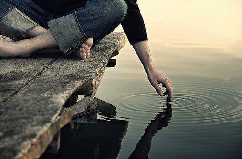 ‏‏‏‏‏‏‏تو کیا جانے...... 
نئی رتوں نے کیسے کیسے نقشے بدلے...... 
تو کیا جانے...... 
بھولپنے میں اٹھنے والے قدموں نے...... 
کیسے کیسے میرے سفر طویل کیے..........