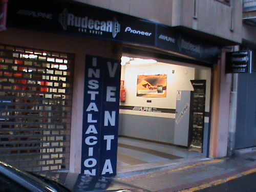 Iniciamos nuestra andadura en el año 1989,en plena explosión del sonido digital en equipos  para el automóvil