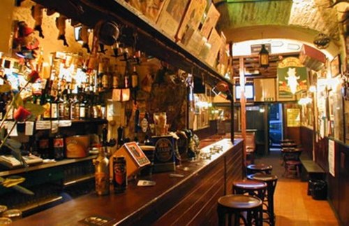 A famous and intimate original Irish Pub in Rome, Italy.
Opening Time:5pm -2am 
Happy Hour daily till 8pm!
Live Irish Music Fri 10pm+Acoustic Music Sat 10.30pm