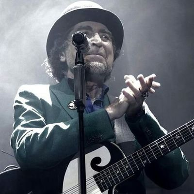El lugar de encuentro de los que ♥️ a Joaquín Sabina.
Poesia, citas literatias, fotos,trazas de amor y un toque de humor.
Basketlover🏀
Melómano,seriéfilo.