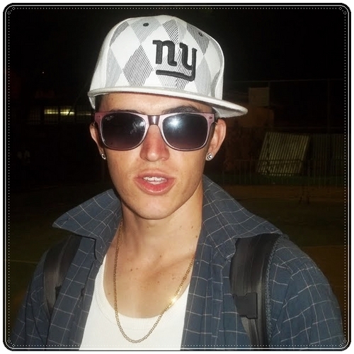 ivoBandaNG's profile picture. Dançarino Oficial da Banda Nossa Guig.Dançado dês dos 12 Anos de Idade. Swing aki ta na Veia papai.
Bailarino da Cia de Dança Tremedeira! 12 Anos de Historia