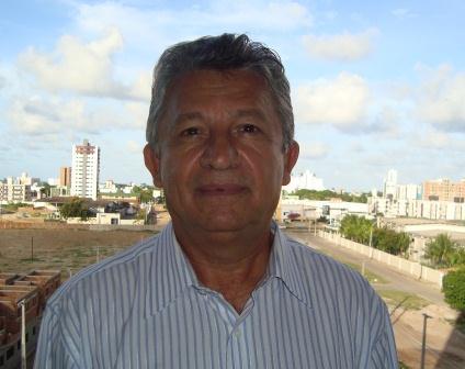 Filho de Itaporanga/PB. Ex- Deputado Estadual, Professor e Advogado. Atualmente exerce o  cargo de  Diretor de Gestão e Apoio Estratégico da AESA/PB