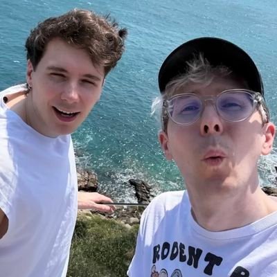 he/him | 26 | phannie back in the fucking building | eng (learning es and pt-br)