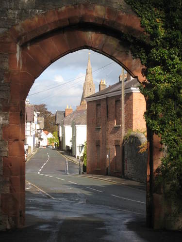 HeritageToursNW's profile picture. Experience the best of North Wales with a fully qualified Blue Badge tourist guide to discover the fascinating history and stories about the area.