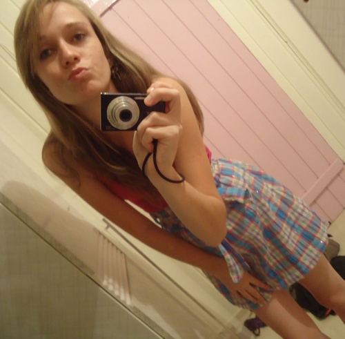 Maaariina_C's profile picture. Colorada, geminiana,17 anos. Quer saber mais? Então segue ^^ http://t.co/V9rA2QKZ