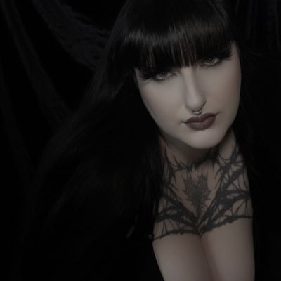 𝔏𝔬𝔫𝔤 𝔅𝔢𝔞𝔠𝔥 🥀 • 𝒯🖤