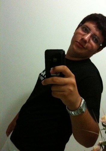 Quem quiser continuar a odiar, que continue, queime-se lentamente. Eu creio no riso e nas lágrimas como antídotos contra o ódio e o terror.