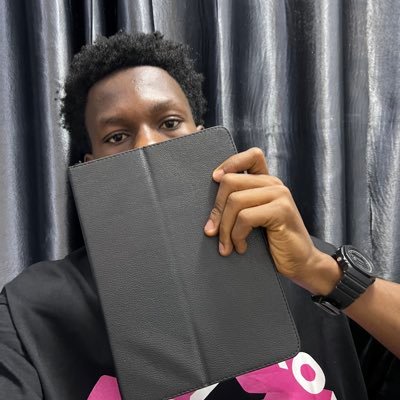 Visual/art director | brand @sparqwmn | helping you turn ideas into design. DMs open | 📥sparqsam@gmail.com TikTok: sirmuelsparq__