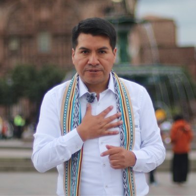 Profesor de Quechua en Yale
Ex candidato al Parlamento Andino