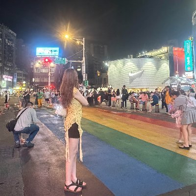 평소엔 조용한 편인데 퍼즐 앞에서는 하루 종일도 앉아 있어요. 요즘은 2000피스짜리 순백 지옥 퍼즐에 도전 중인데, 눈은 좀 아프지만 다 맞췄을 때의 그 짜릿함은 말로 다 못 해요