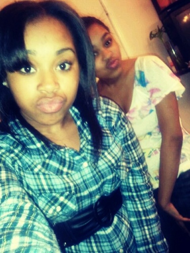 -`Thugging w/@___Ariele @______Precious @_ChellyChelles @__GorgeousLOVE & @Raven_Lanise:) , & #MyTHubby @WhiteBoy__Rico ♥