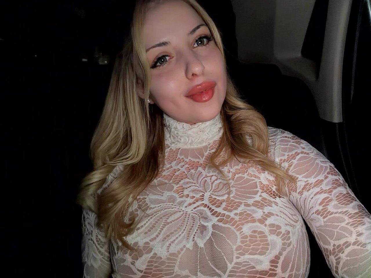 hi im just maddie 🥺🎀 sliding into ur notifs rent free 🌶️🎀 dm for friends