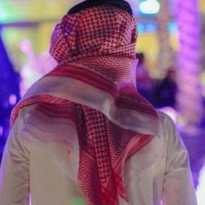 لاجاء على قلبي مـن الود  طاريه
وش حيلة اللي طاري الشوق هزه