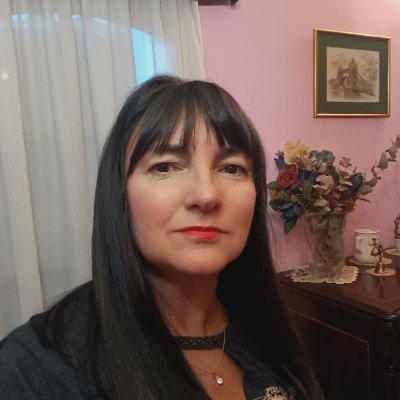 Trad  de Inglés.Lic. en Ens. de Ingles. De la Rep. de Córdoba. Pirata de Belgrano.Sigo al Cat q. es un Lord. Fan del  Diego Luciani! Ñoña republicana😉